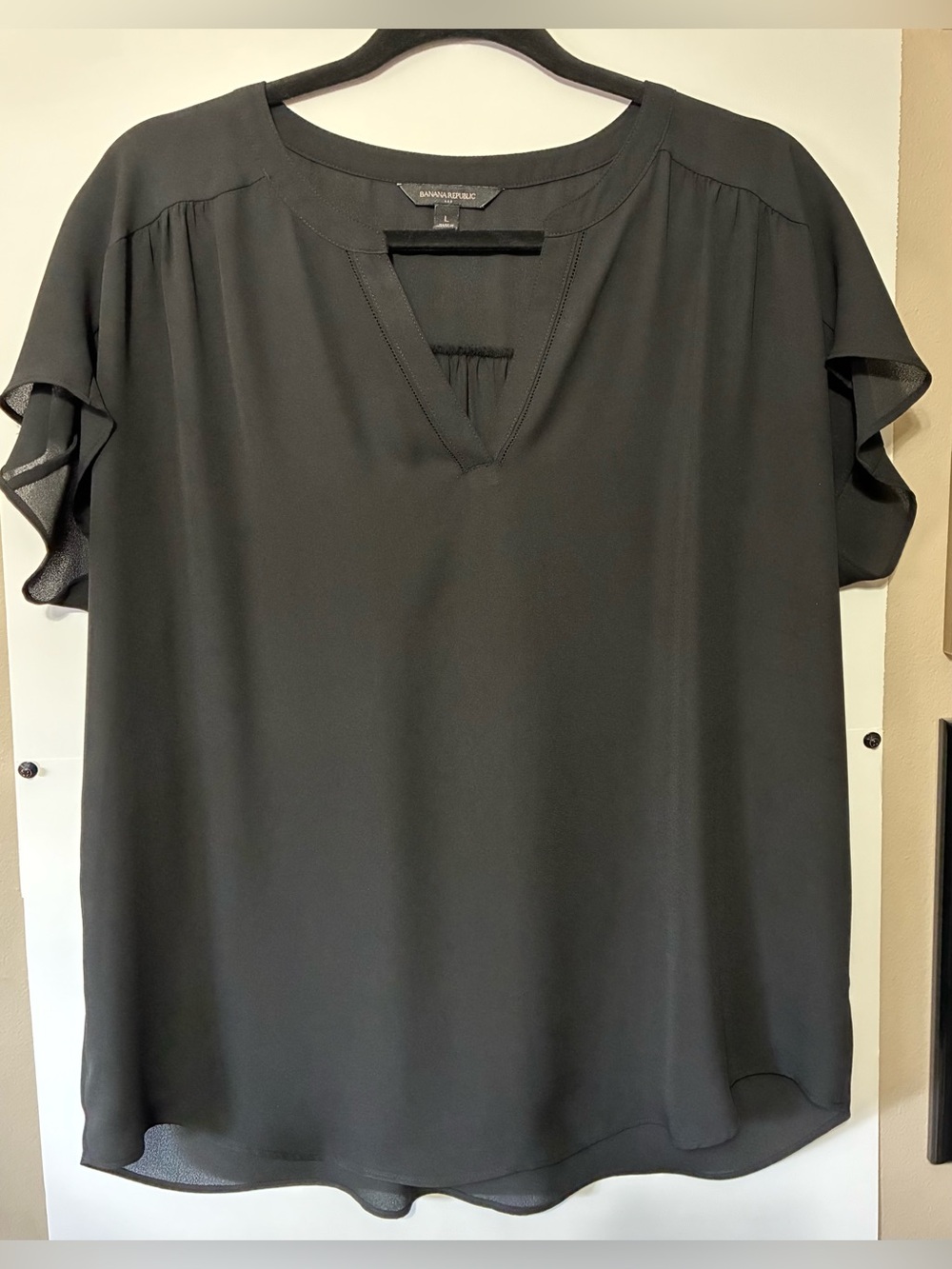 Banana Republic Black V-Neck Flutter Sleeve Blouse Women's Large
